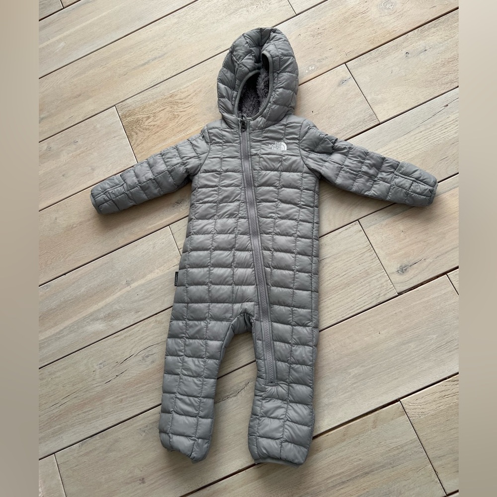 The North Face thermoball bunting suit - barely used, excellent condition!